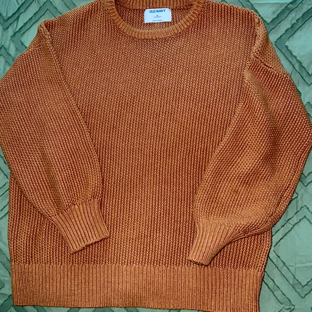 Old Navy Sweater  fits 6-8 sizes.